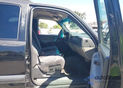 2002 Chevrolet Tahoe Ls z USA, uszkodzony, nr VIN 1GNEC13V22J178619